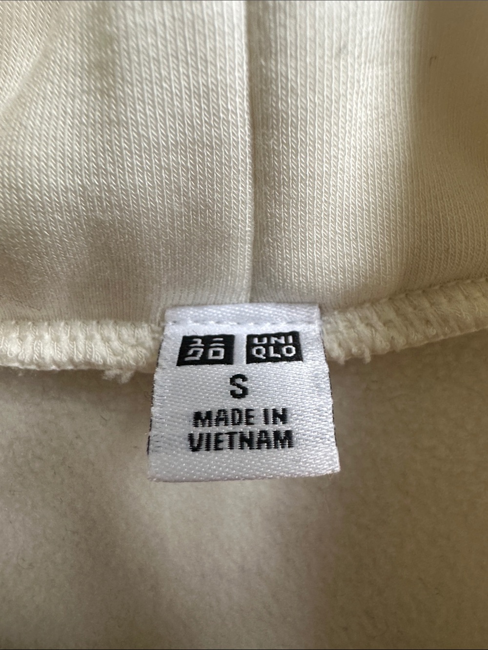 Uniqlo Cream Turtleneck Long-Sleeve Sweater Top - Picture 2 of 3